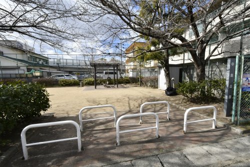 【ロイヤルメゾン甲子園口3の公園】