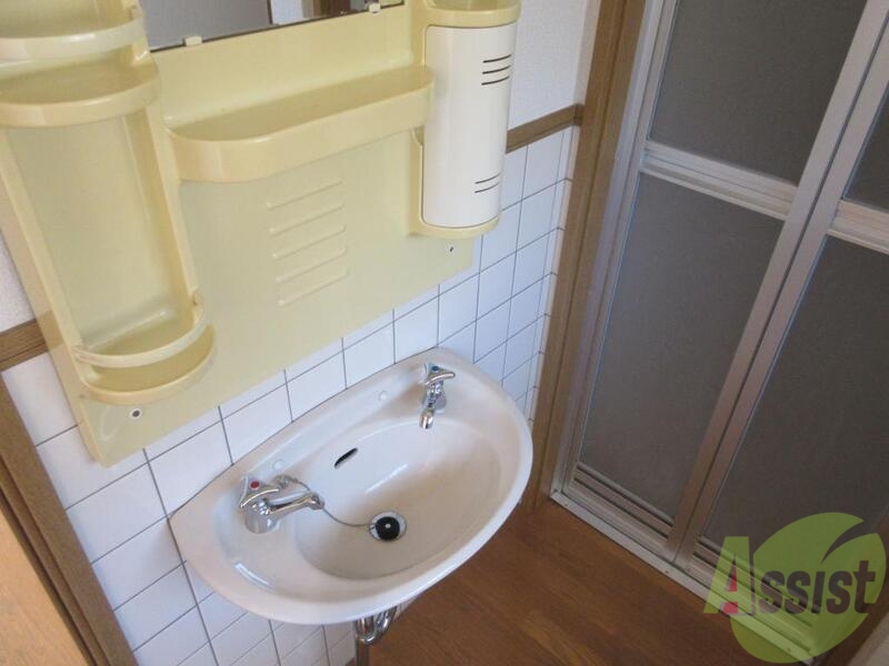 洗面設備　洗面台付いてます