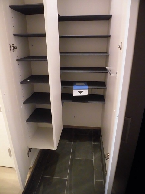 玄関　奥行のあるシューズボックス