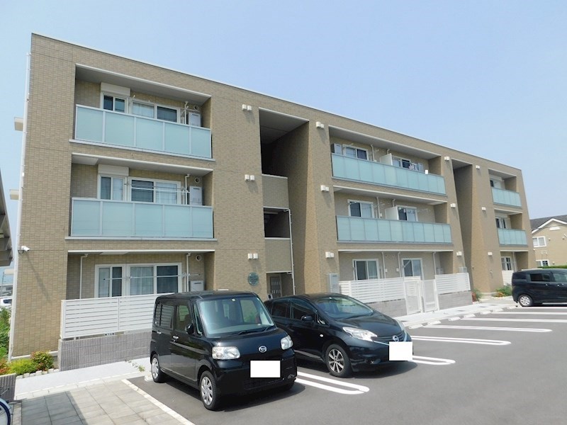 北九州市小倉南区中曽根新町のマンションの建物外観