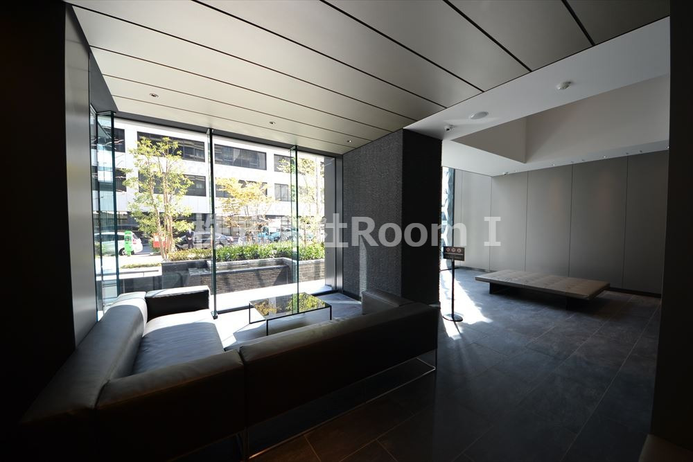 エントランス　ゆとりのあるエントランスです