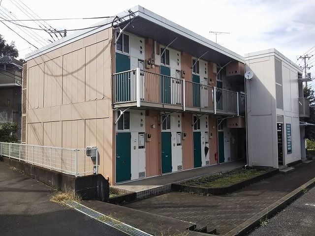 八王子市東浅川町のアパートの建物外観