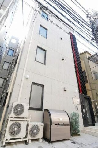 東京都新宿区新宿５の賃貸マンションの外観