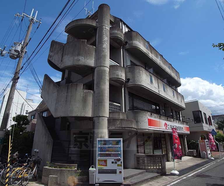 長岡京市長岡のマンションの建物外観