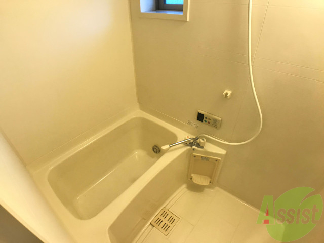 バス・シャワールーム　浴室は狭すぎず、シャワーも浴びやすそうです。