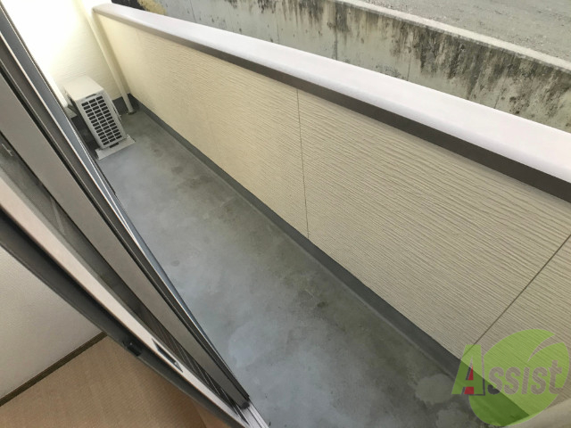 バルコニー　バルコニーは洗濯物を干すのに十分な広さがありますね。
