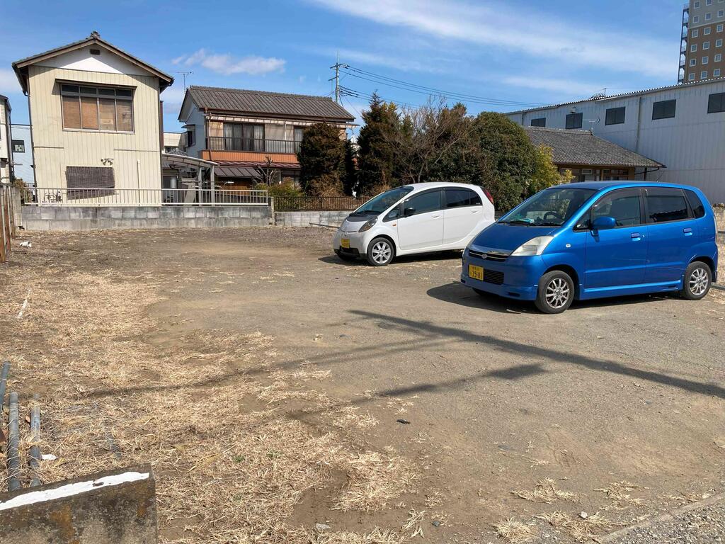 【伊勢崎市柳原町のアパートの駐車場】