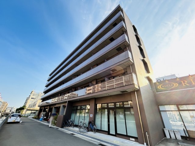 【西宮市芦原町のマンションの建物外観】