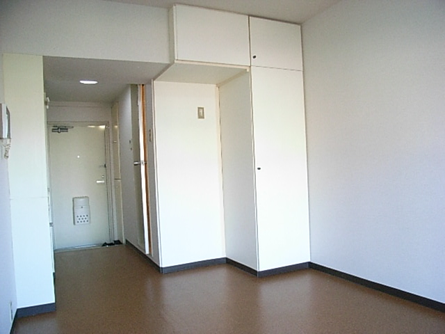 居室・リビング　洋室・キッチンのクロス張り替え。