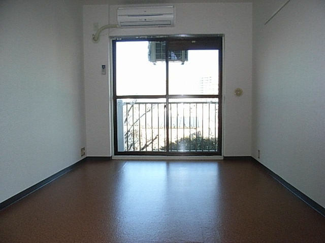 居室・リビング　洋室・キッチンのクロス張り替え。