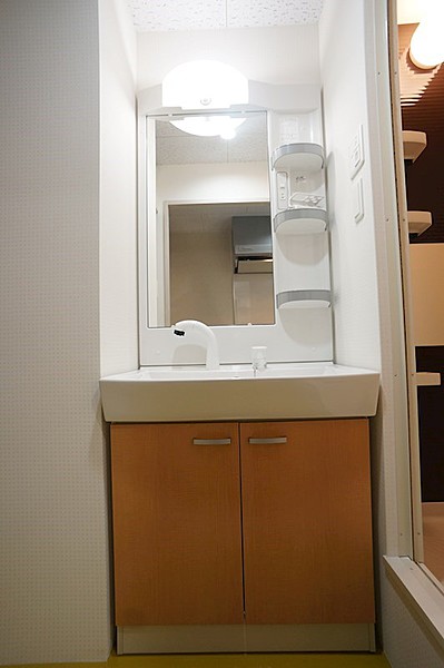 洗面設備　写真は別号室です。現況優先になります。