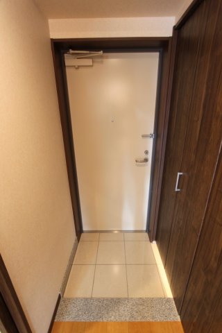 玄関　※お部屋写真は参考です