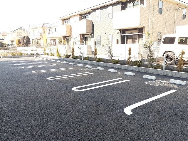 【町田市鶴間のアパートの駐車場】