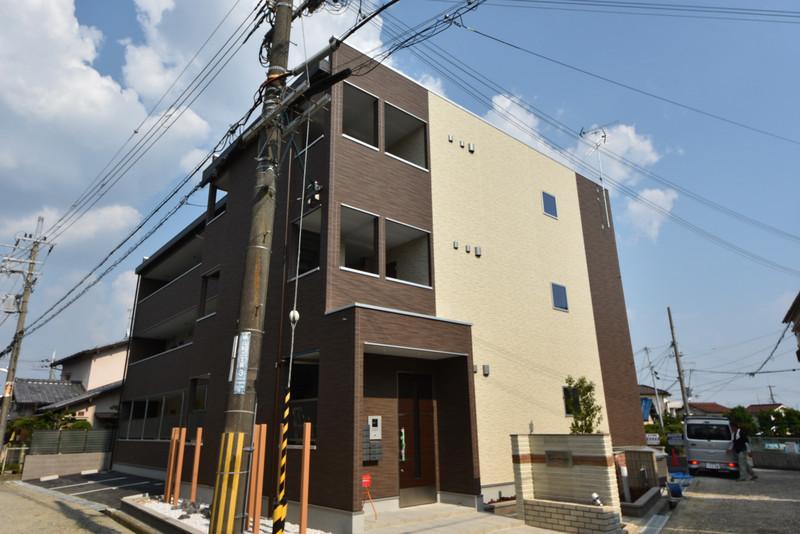 【豊中市春日町のマンションのロビー】