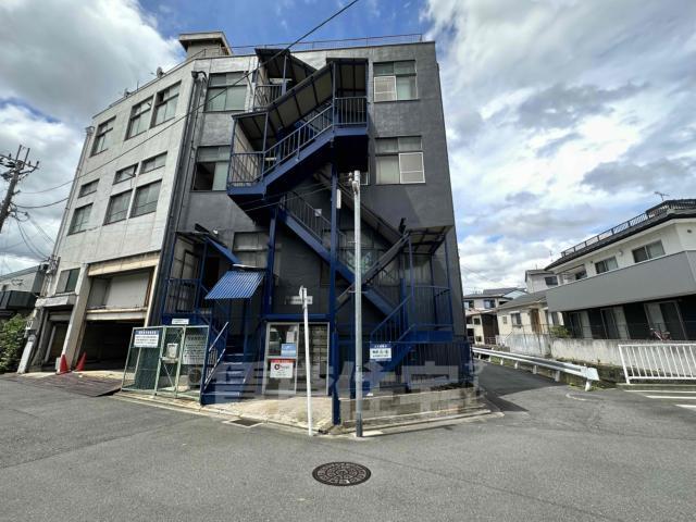 【京都市南区東九条北松ノ木町のマンションのエントランス】