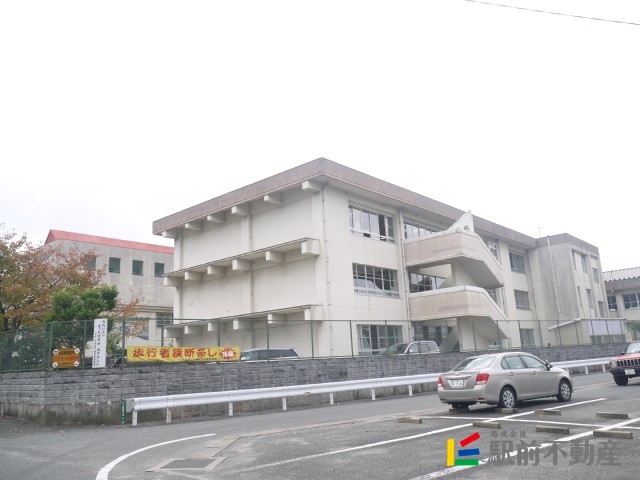 【福岡市早良区小田部のマンションの小学校】