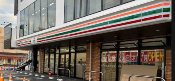 コンビニ　セブンイレブン 那覇天久1丁目店（コンビニ）まで449m