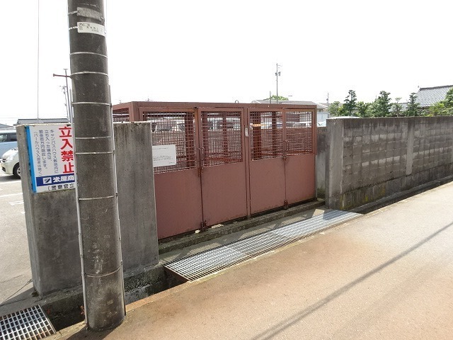 その他　敷地内ゴミ置き場