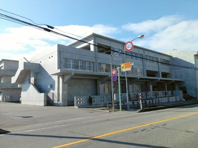 中学校　呉羽中学校（中学校）まで2240m