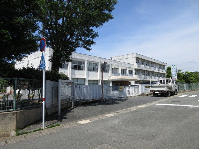 小学校　荒尾第一小学校（小学校）まで460m