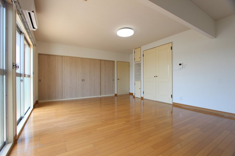 居室・リビング　壁クロス全面張替済み★エアコン2025年7月交換済み★