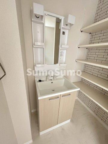 洗面設備　スペースが確保できる洗面所です