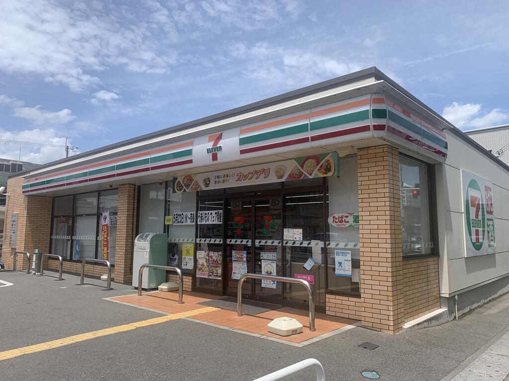 コンビニ　セブンイレブン奈良三条大宮町店（コンビニ）まで202m