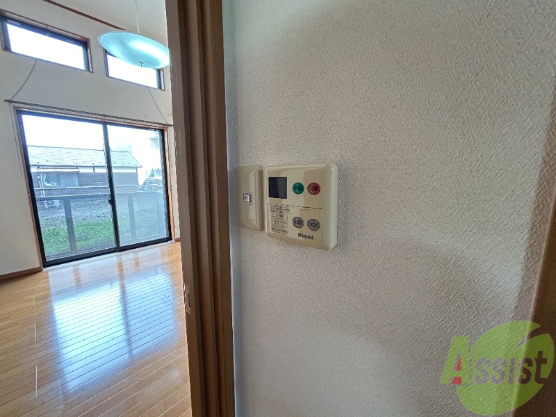 その他設備　給湯器付きでボタン一つで温度調節が可能です。