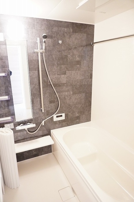 バス・シャワールーム　落ち着いた空間のお風呂です