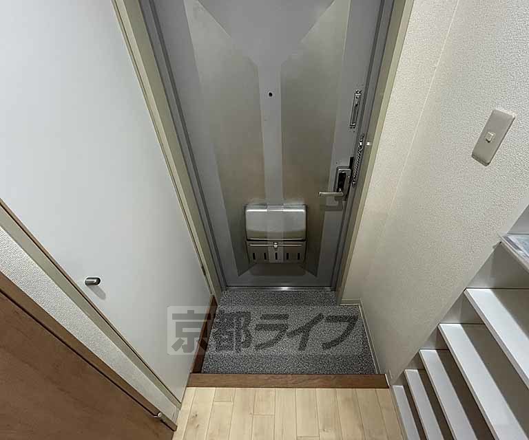 玄関　５０２号の写真です