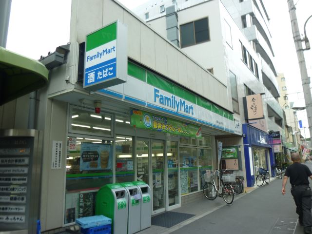 コンビニ　ファミリーマート（コンビニ）まで190m