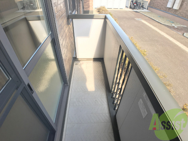 バルコニー　お天気のいい日はバルコニーで洗濯物も干せますよ。