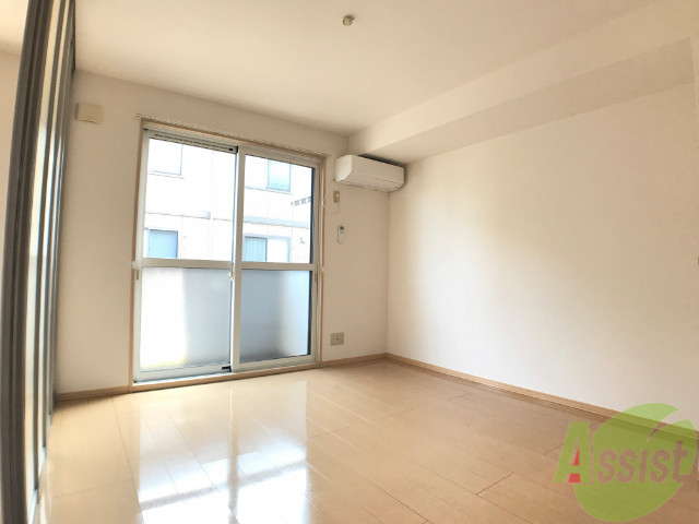 居室・リビング　明るい光が差し込む素敵なお部屋ですね～。