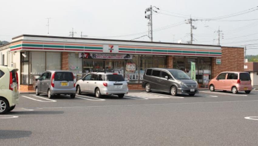 コンビニ　セブンイレブン（コンビニ）まで429m