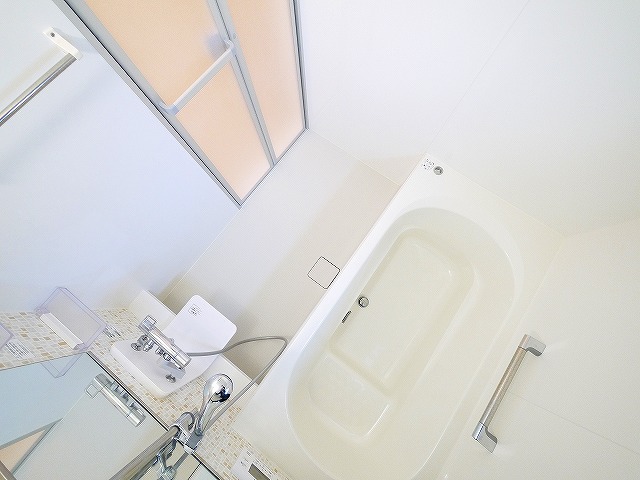 バス・シャワールーム　落ち着いた空間のお風呂です