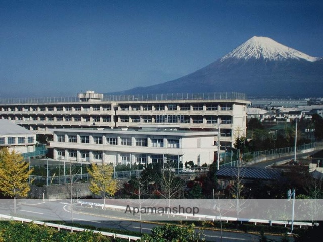 中学校　岳陽中学校（中学校）まで746m
