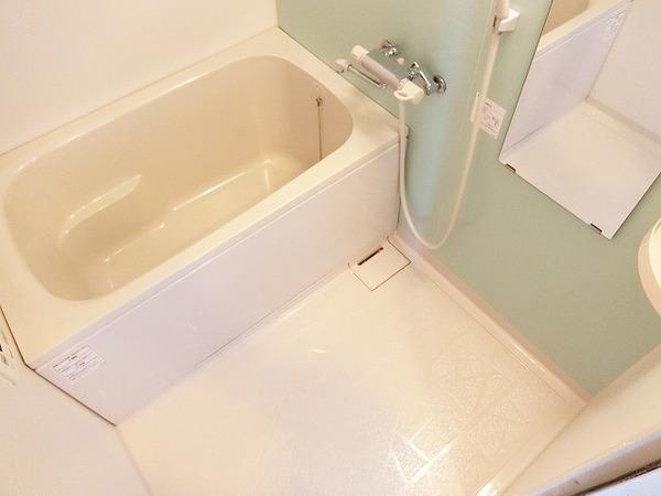 バス・シャワールーム　浴室乾燥機付きバス！