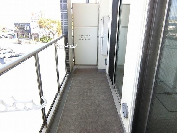 バルコニー　広々としたバルコニー！