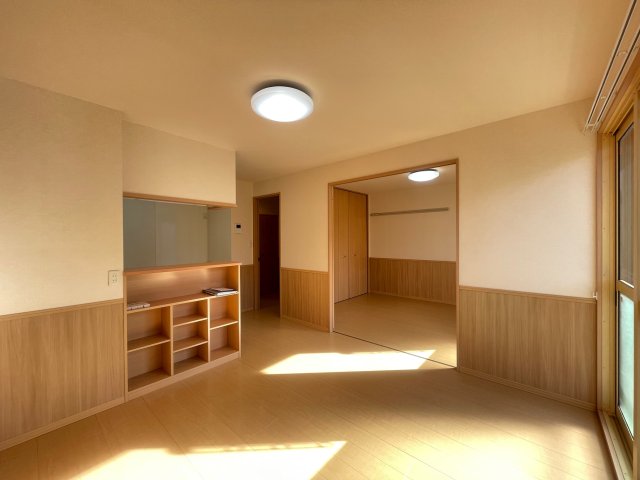 居室・リビング　LDK(10.25帖)＆南洋室(6帖)♪日当たり良好です♪