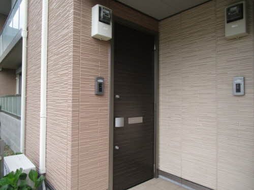 玄関　【玄関】モニター付きインターホンがついており、来客時も安心…