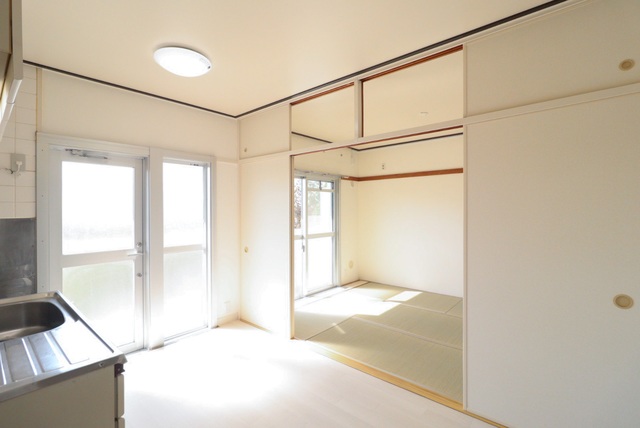 居室・リビング　和室をつなげて広くお使いいただけます