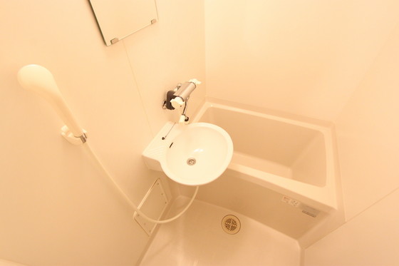 洗面設備　※別号室の写真です