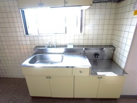 キッチン　※掲載写真は同マンション別部屋参考写真となります。