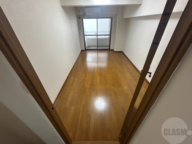 居室・リビング　８．５帖の洋室です