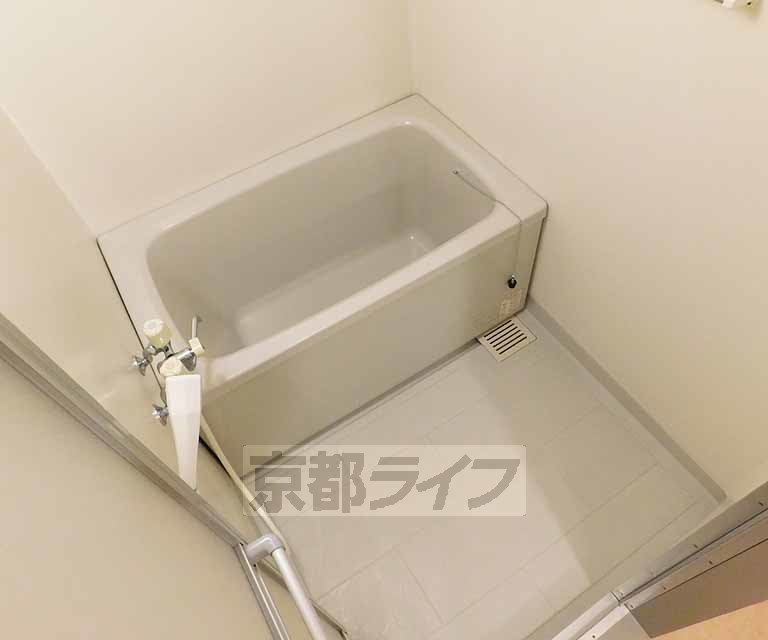 バス・シャワールーム　広々したお風呂です