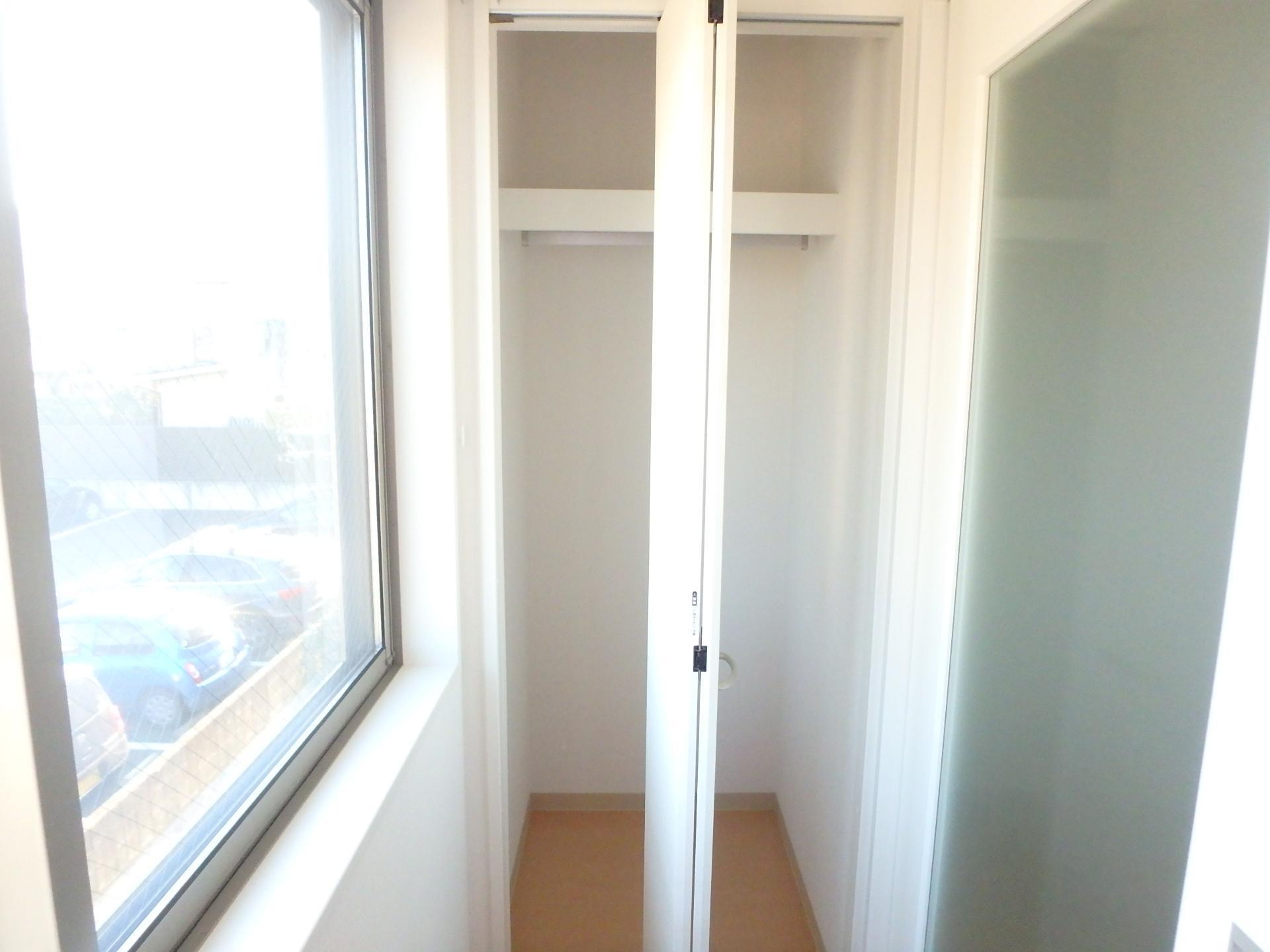 その他　サンルームにも収納が付いています