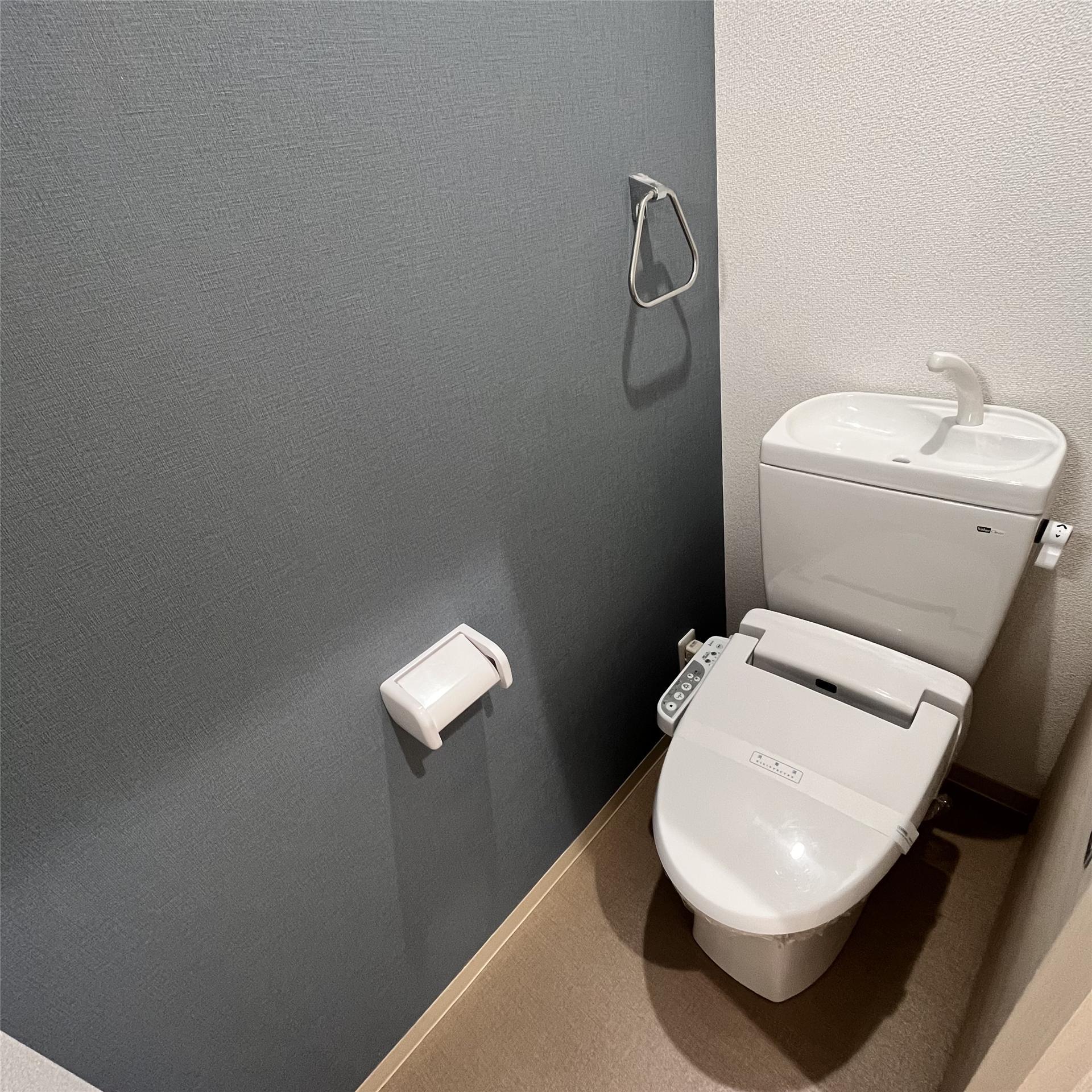 トイレ　温水洗浄便座付きです