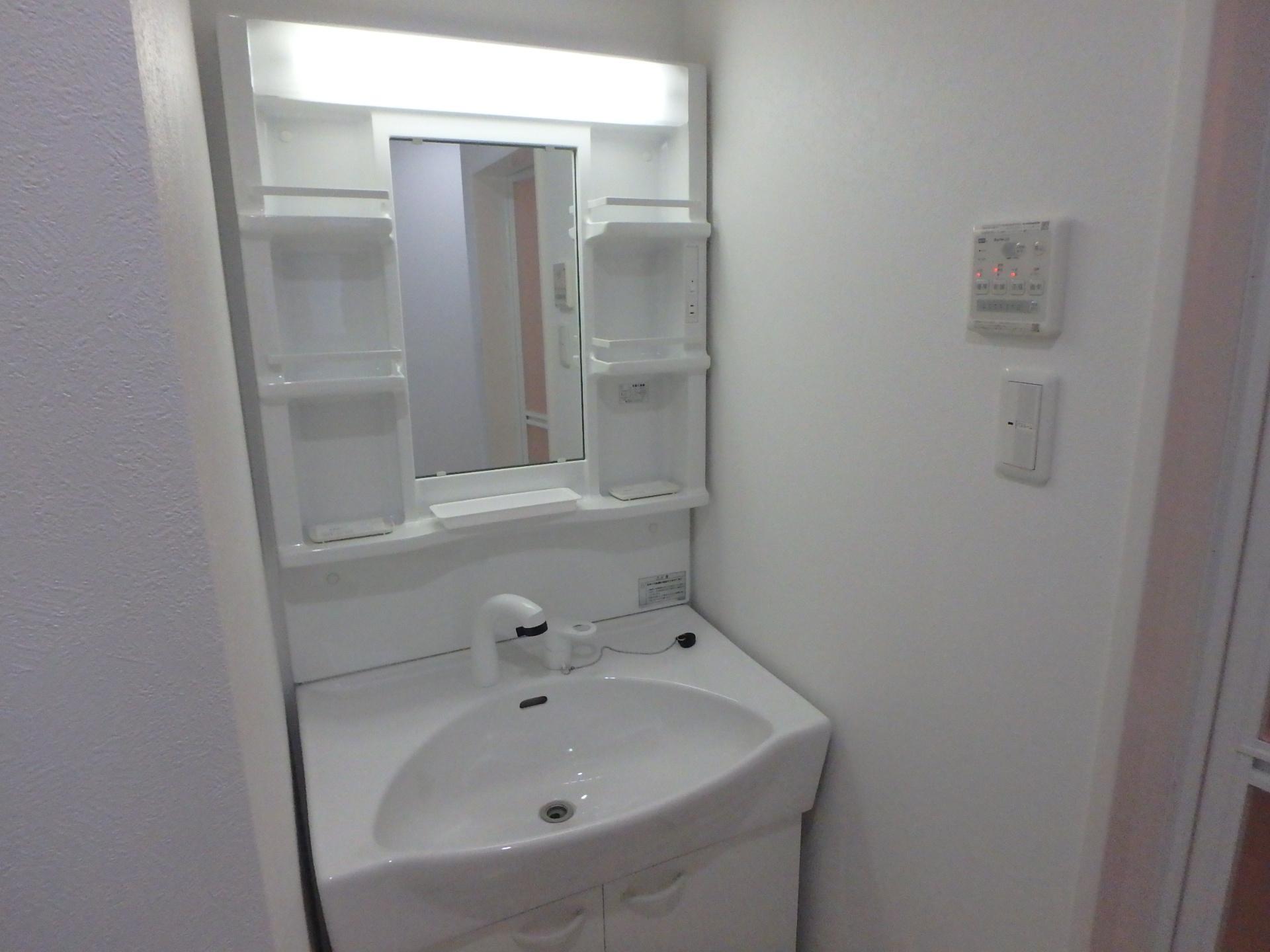 洗面設備　洗面化粧台付きです