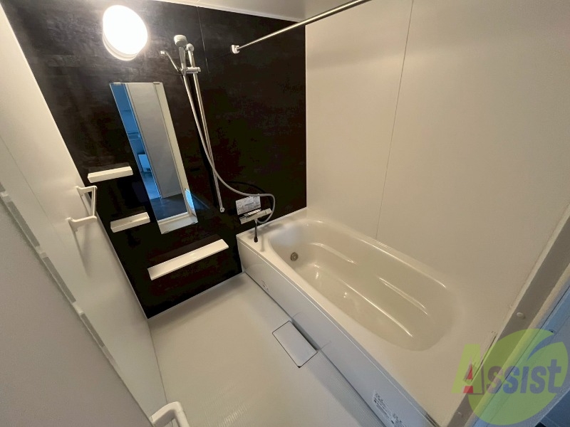 バス・シャワールーム　お風呂になります。一日の疲れを癒してくださいね。