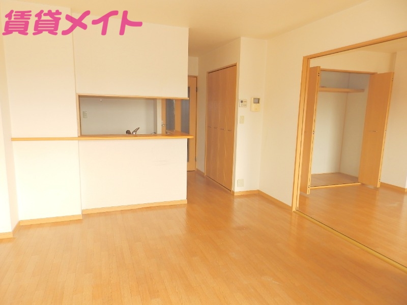 居室・リビング　同型反転参考写真